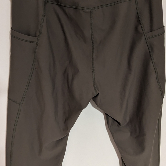 Old Navy NWOT High Waist Powersoft Cropped leggings, size XL - Picture 6 of 9